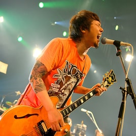 Ken Yokoyama、言葉以上の「ありがとう」詰まった渋公ワンマン 初代メンバー・サージ飛び入りも