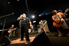 Ken Bandとサージ。（撮影：半田安政）