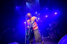 横山健（Vo, G）（撮影：半田安政）