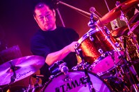 亀井亨（Dr）（撮影：森好弘）