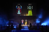 入場するザ・リーサルウェポンズ。