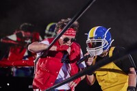 絶え間なく続くバトルロイヤルに疲労を隠せないザ・リーサルウェポンズ。