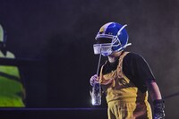 水分補給をするアイキッド。