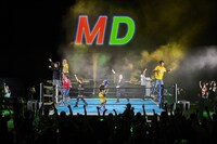 「夏の日のメガドライブ」のパフォーマンスの様子。