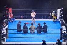 シューティング合宿での佐山聡のモノマネをするハリウッドザコシショウ。