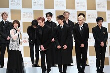 「若々しい方ばかりで、私で大丈夫かしら？」とStray Kidsに目を向ける伊藤蘭。