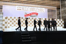 ステージに登場するStray Kids。