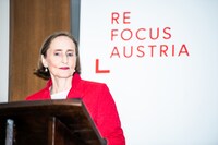 エリザベート・ベルタニョーリ大使