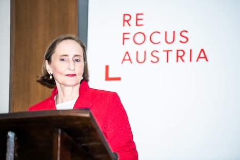 エリザベート・ベルタニョーリ大使