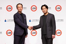 左から三井不動産商業施設本部長の若林瑞穂氏、EXILE HIRO。