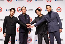 左からEXILE TETSUYA、三井不動産商業施設本部長の若林瑞穂氏、EXILE HIRO、EXILE AKIRA。