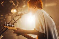 岡本優星（Vo, G）（photo by toya, 山川哲矢）