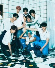 Stray Kids。上段左からスンミン、ハン、ヒョンジン。中段左からチャンビン、アイエン。下段左からリノ、フィリックス、バンチャン。