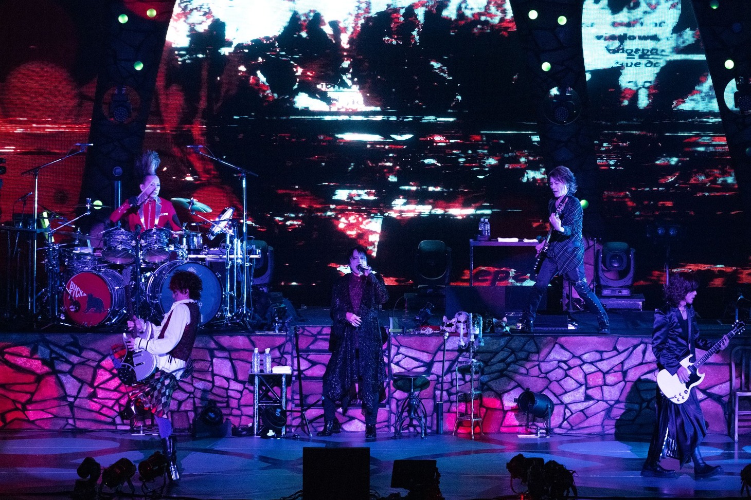 「TOUR THE BEST 35th anniv.」ファイナル公演の様子。