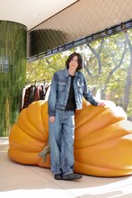 カサロエベ表参道を来訪した米津玄師。