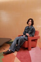 人気画像8位は「米津玄師、カサロエベ表参道を来訪しインタビューに応える」より、カサロエベ表参道を来訪した米津玄師。