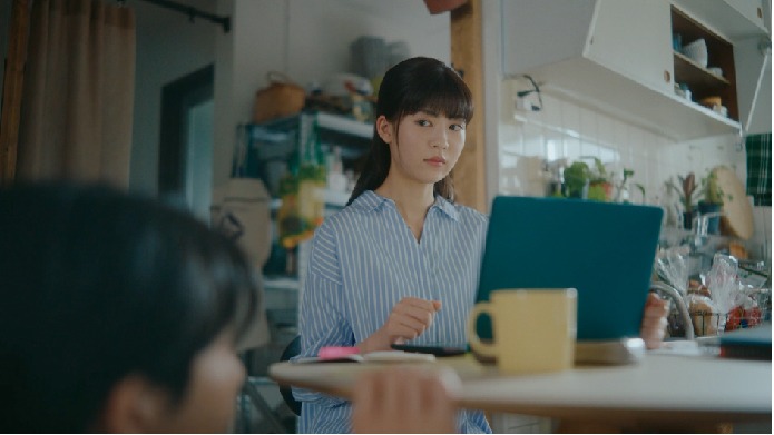 三菱地所レジデンス「ザ・パークハウス」の新Webムービー「近くて遠いこの部屋で」編より。