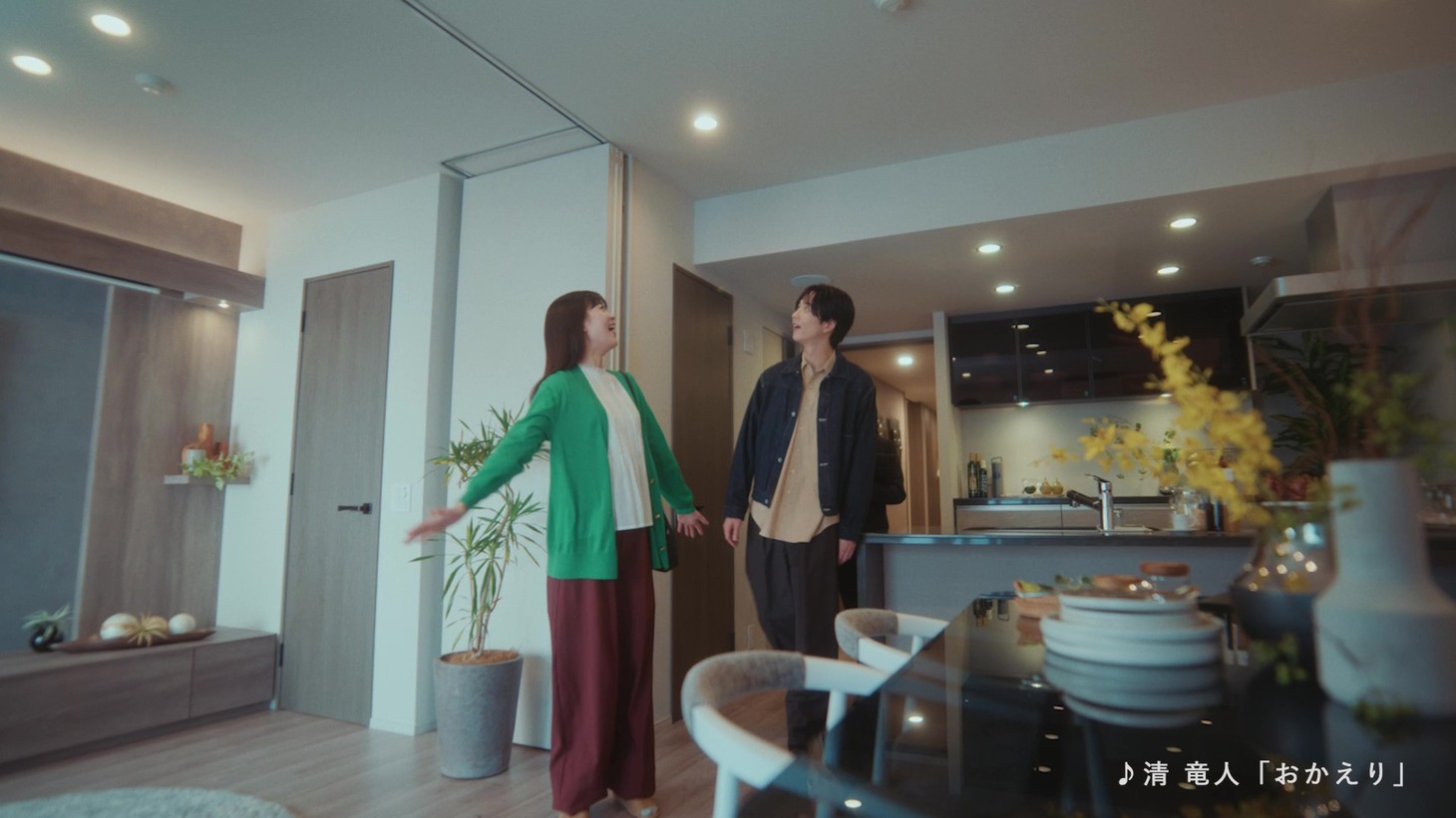 三菱地所レジデンス「ザ・パークハウス」の新Webムービー「近くて遠いこの部屋で」編より。