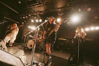 Haze「ワンマンツアー 離輪羽夢」神奈川・F.A.D YOKOHAMA公演の様子。（撮影：稲垣謙一）
