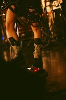 KATY（Vo, G）（撮影：稲垣謙一）