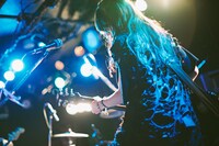 KATY（Vo, G）（撮影：稲垣謙一）