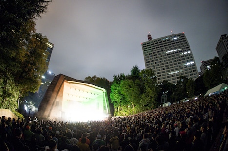 満席となった日比谷公園大音楽堂（日比谷野音）。（Photo by Yukitaka Amemiya）