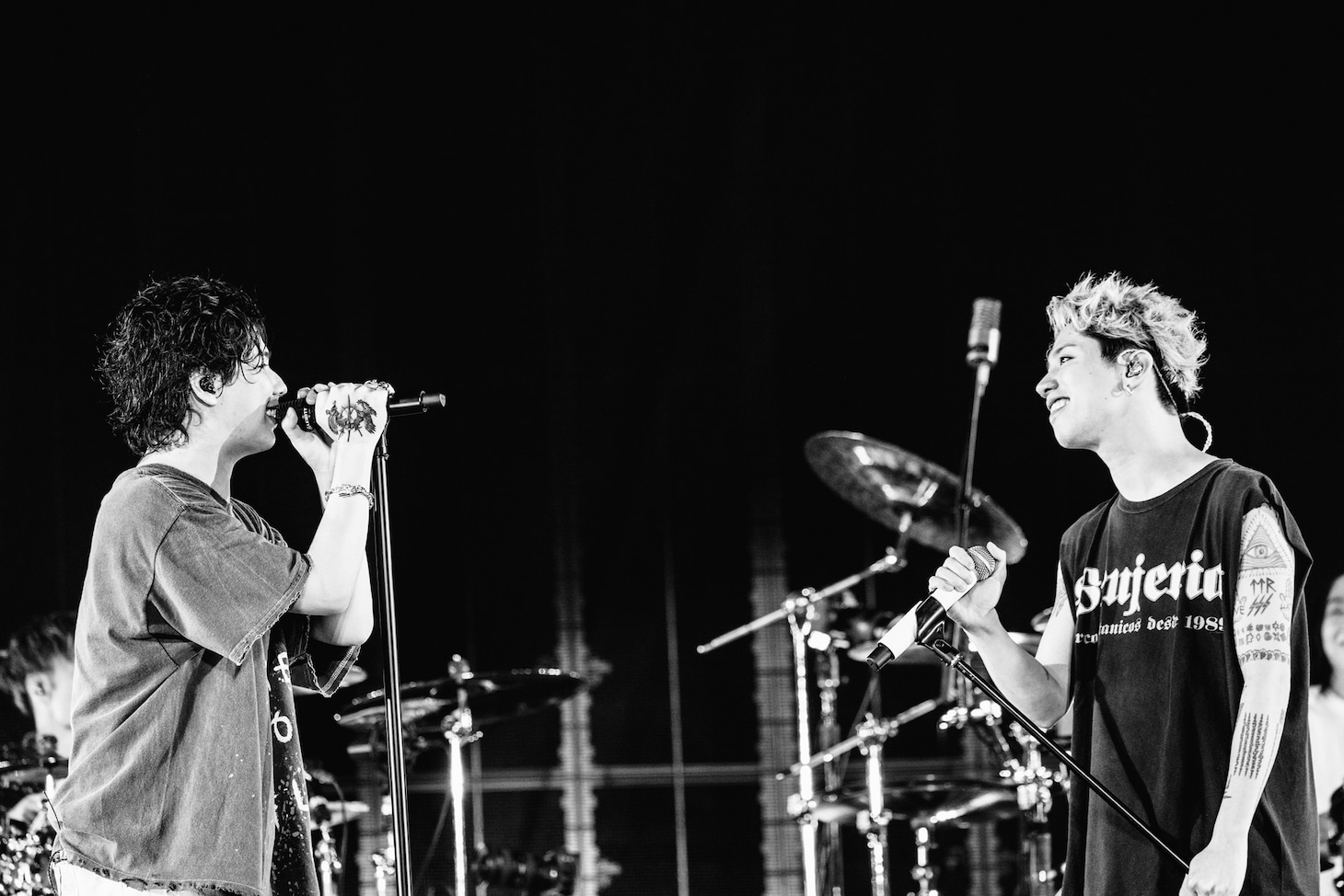 左からHiro（Vo / MY FIRST STORY）、Taka（Vo / ONE OK ROCK）。（Photo by Taka"nekoze photo"）