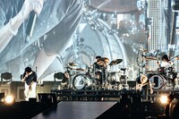 ONE OK ROCKとMY FIRST STORYのコラボパフォーマンスの様子。（Photo by Taka"nekoze photo"）