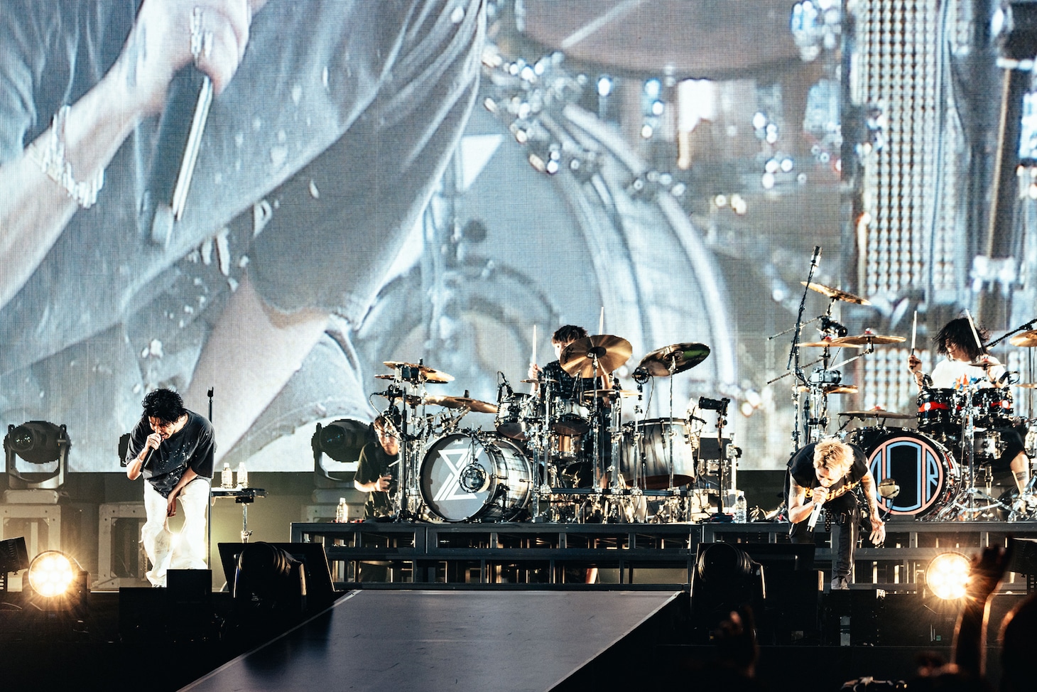 ONE OK ROCKとMY FIRST STORYのコラボパフォーマンスの様子。（Photo by Taka"nekoze photo"）