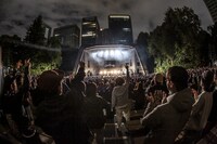 満席となった日比谷公園大音楽堂（日比谷野音）の様子。（Photo by HayachiN）