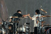 左からKid'z（Dr / MY FIRST STORY）、Tomoya（Dr / ONE OK ROCK）。（Photo by Taka"nekoze photo"）