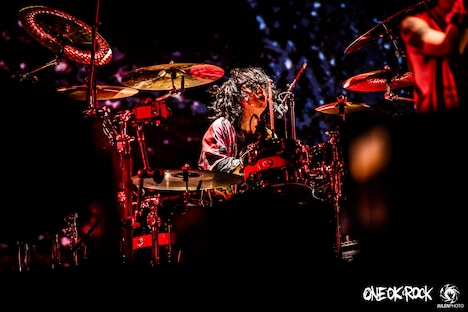 Tomoya（Dr / ONE OK ROCK）（Photo by JulenPhoto）