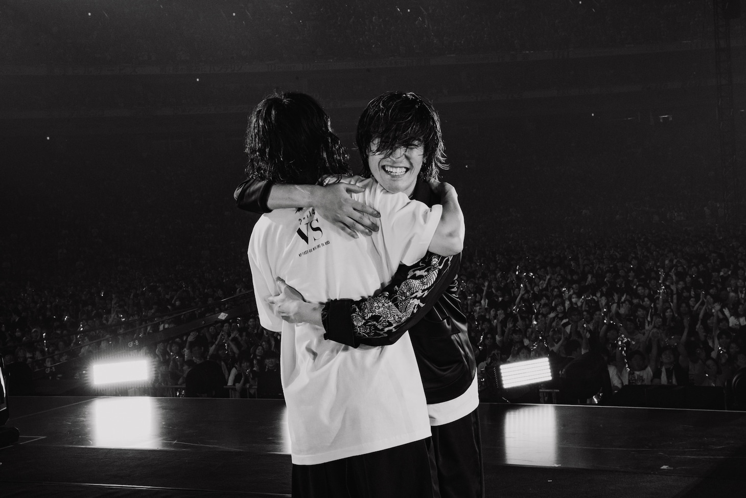 手前からTomoya（Dr / ONE OK ROCK）、Teru（G / MY FIRST STORY）。（Photo by SHOTARO）