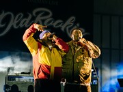 C.O.S.A.と一緒にラップする田我流。（Photo by YUSUKE OISHI ［MARCOMONK］）