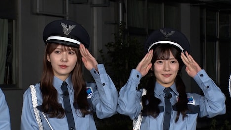 左から加藤史帆、河田陽菜（ともに日向坂46）。(c)フジテレビ