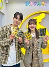 左からシン・ヒョンスン、佐々木美玲。