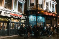 「WACK in the UK」開催日のロンドン・The Underworld前。