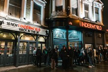 「WACK in the UK」開催日のロンドン・The Underworld前。