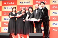 11月17日に誕生日を迎えたゆめっち（中央）を登壇者が祝福。