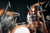 細川千弘（Dr / KOTORI）（Photo by Kana Tarumi）