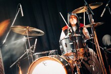 細川千弘（Dr / KOTORI）（Photo by Kana Tarumi）