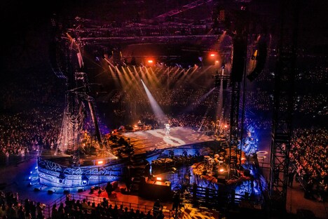 「50th Anniversary 松任谷由実コンサートツアー The Journey」の様子。(c)フジテレビ