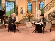 左から齋藤悌子、黒柳徹子。(c)テレビ朝日