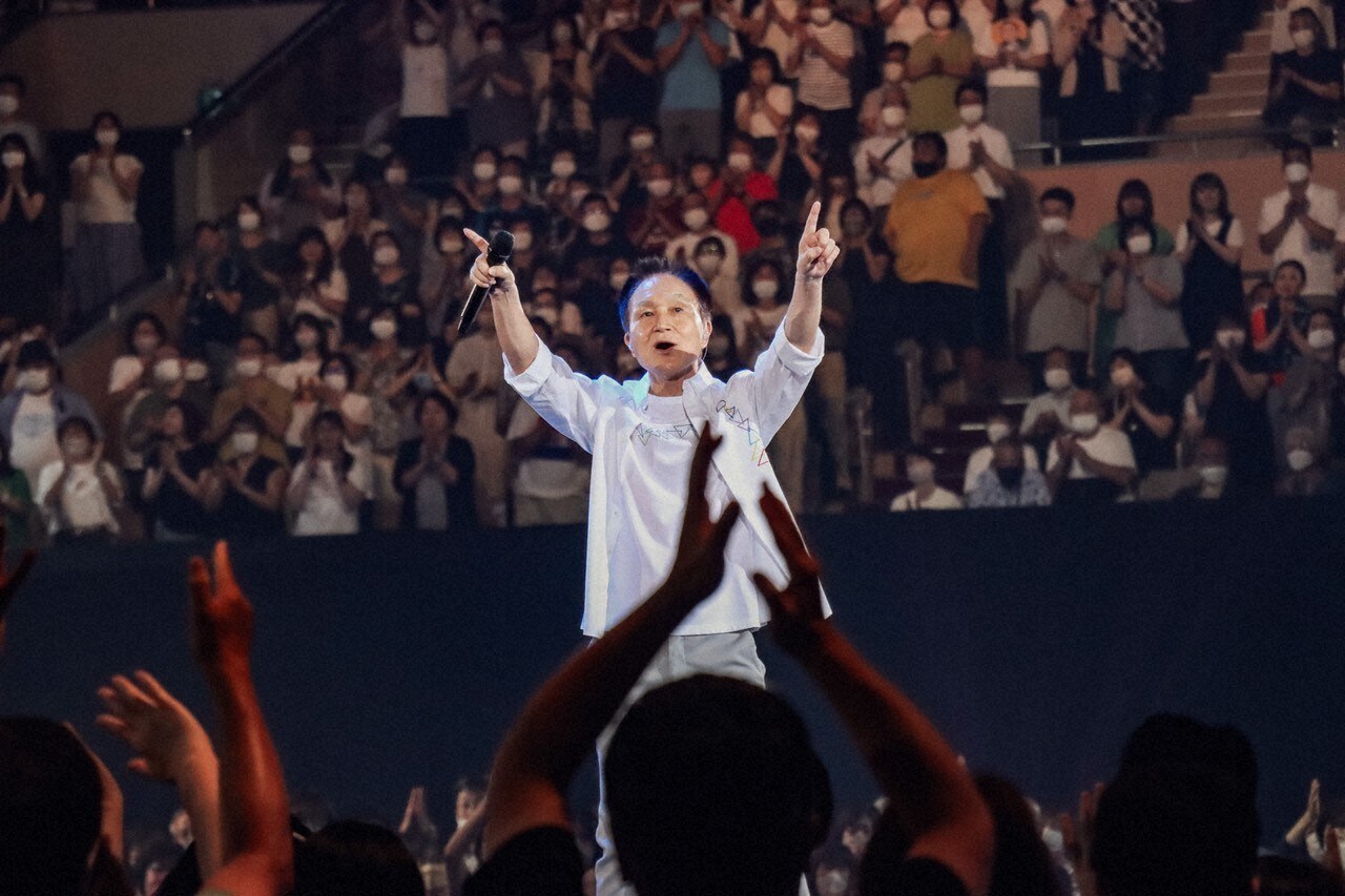 小田和正（写真提供：NHK） - 小田和正の75歳アリーナツアーにNHKが