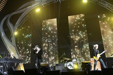 Mrs. GREEN APPLEのパフォーマンスの様子。（撮影：岸田哲平）