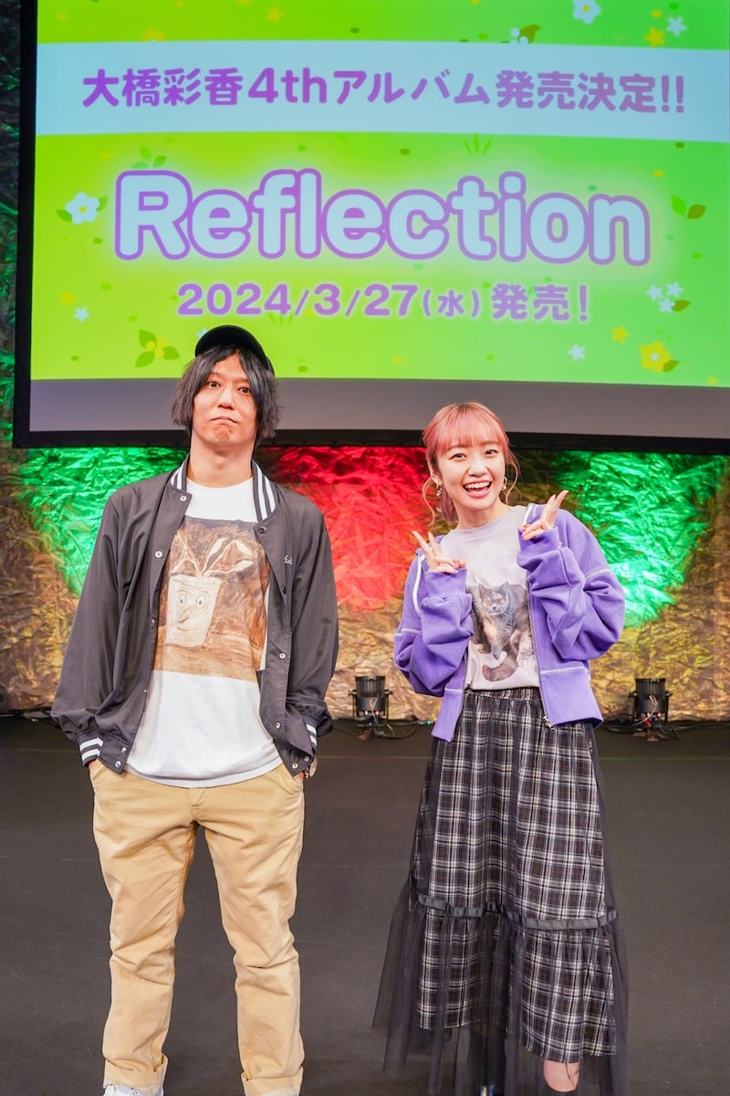 左から田淵智也(UNISON SQUARE GARDEN)、大橋彩香。