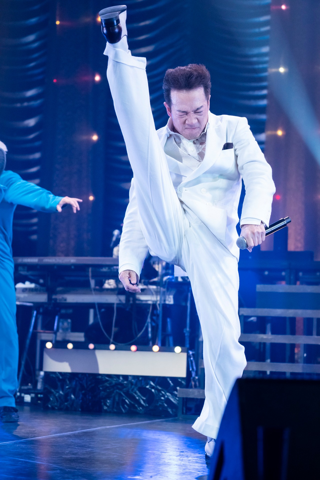 「TOSHIHIKO TAHARA DOUBLE 'T' TOUR 2022
Romanticist in Nakano Sunplaza Hall」の様子。（撮影：西村彩子）