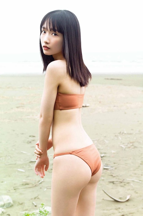 高雄さやか（STU48）の1st写真集「君だけのもの」より。（撮影：細居幸次郎）(c)SQUARE ENIX