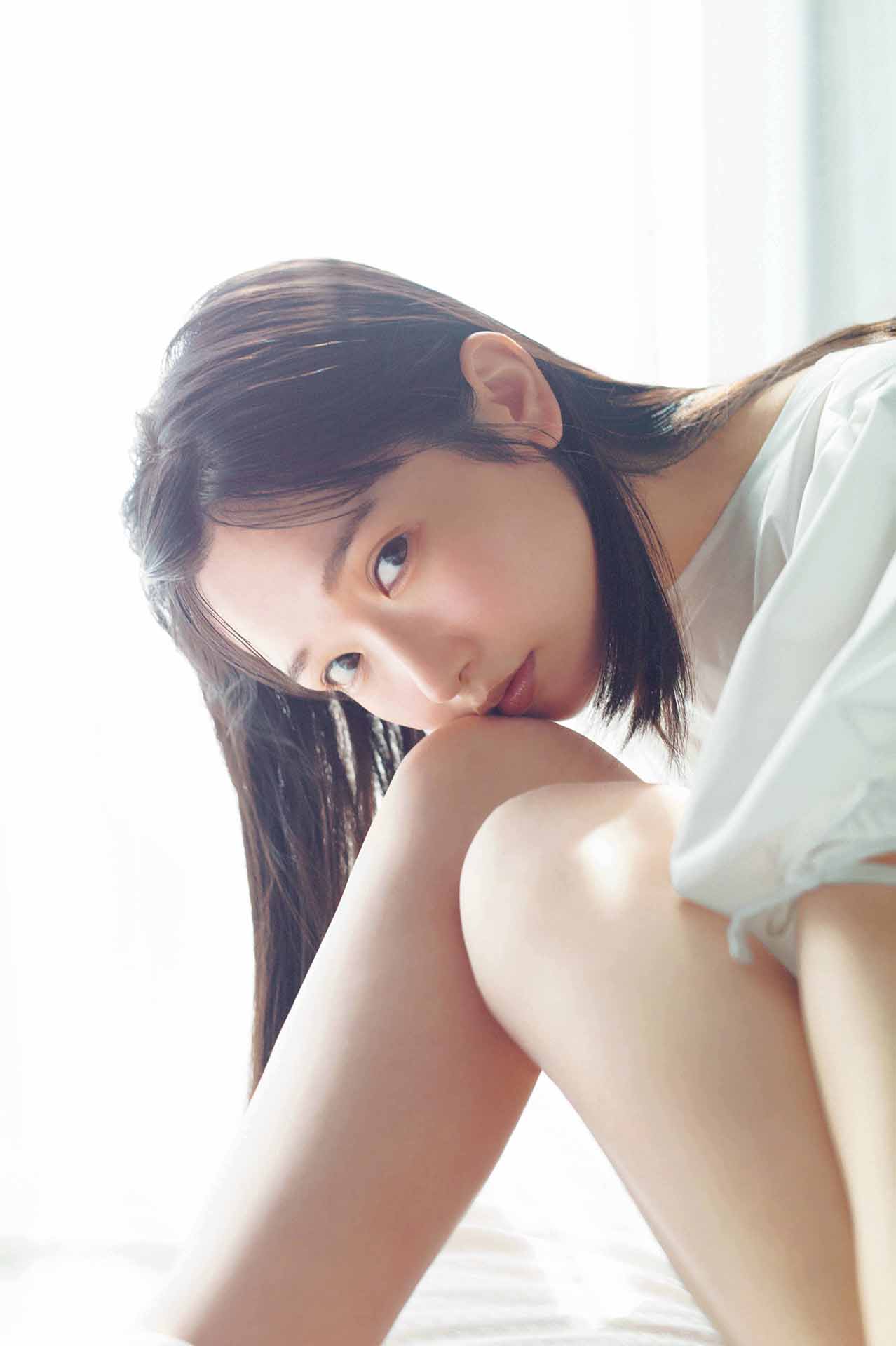 高雄さやか（STU48）の1st写真集「君だけのもの」より。（撮影：細居