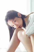 高雄さやか（STU48）の1st写真集「君だけのもの」より。（撮影：細居幸次郎）(c)SQUARE ENIX